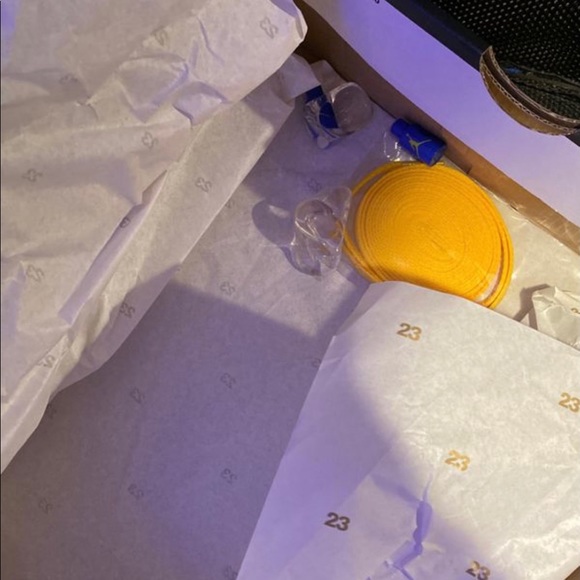 Jordan 5 Laney - Picture 3 of 5